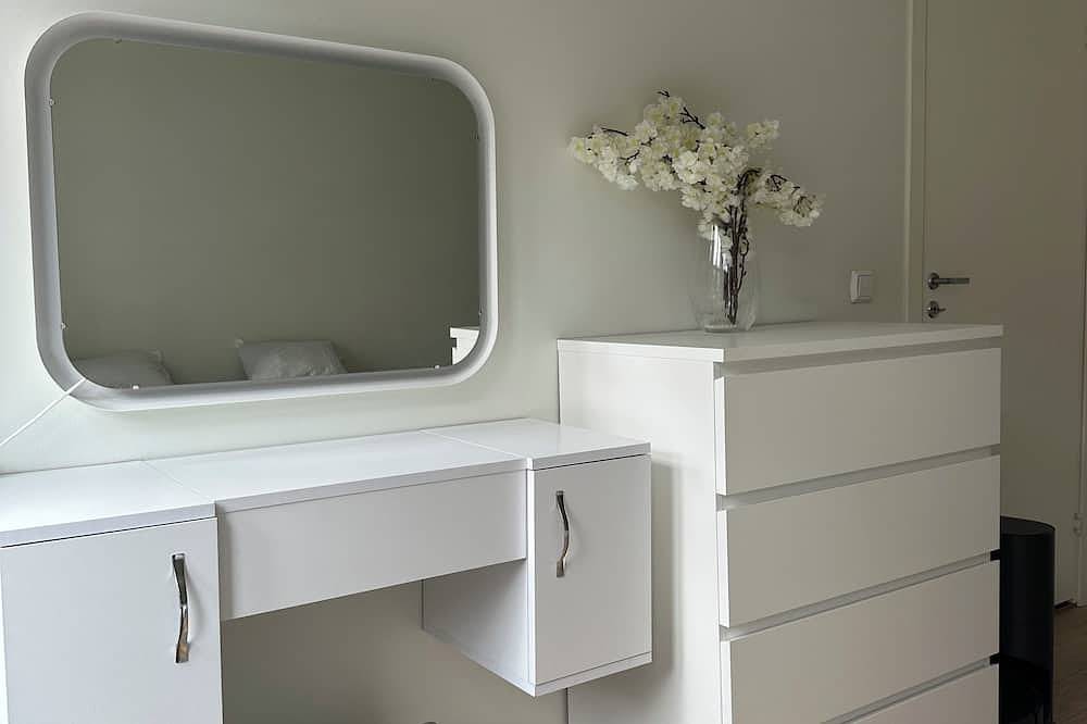 Entire apartment, Deluxe central 2 bedroom with view & underground garage in Storhaug, Stavanger