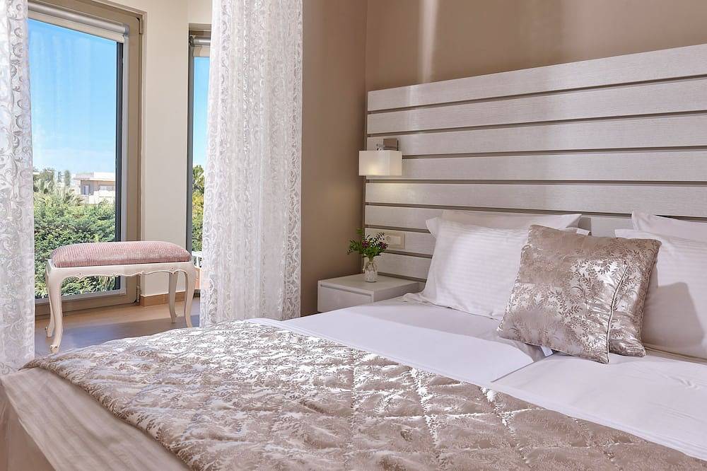 Villa Evergreen | private pool , beautiful garden , Right in the middle of Crete in Iraklio-Heraklio region
