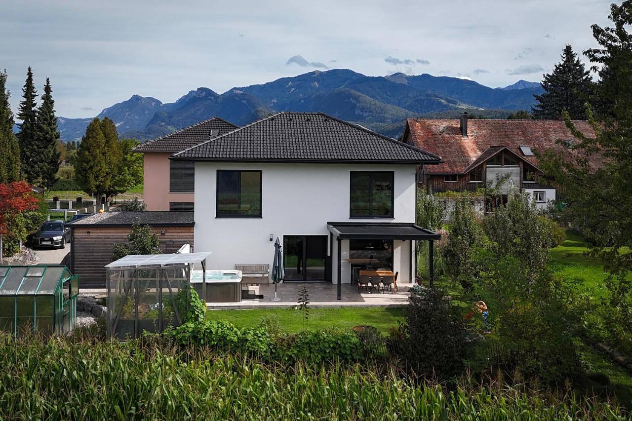 Luxus-Anwesen mit Charme - ganzes Haus mit Garten in Koblach, Bezirk Feldkirch