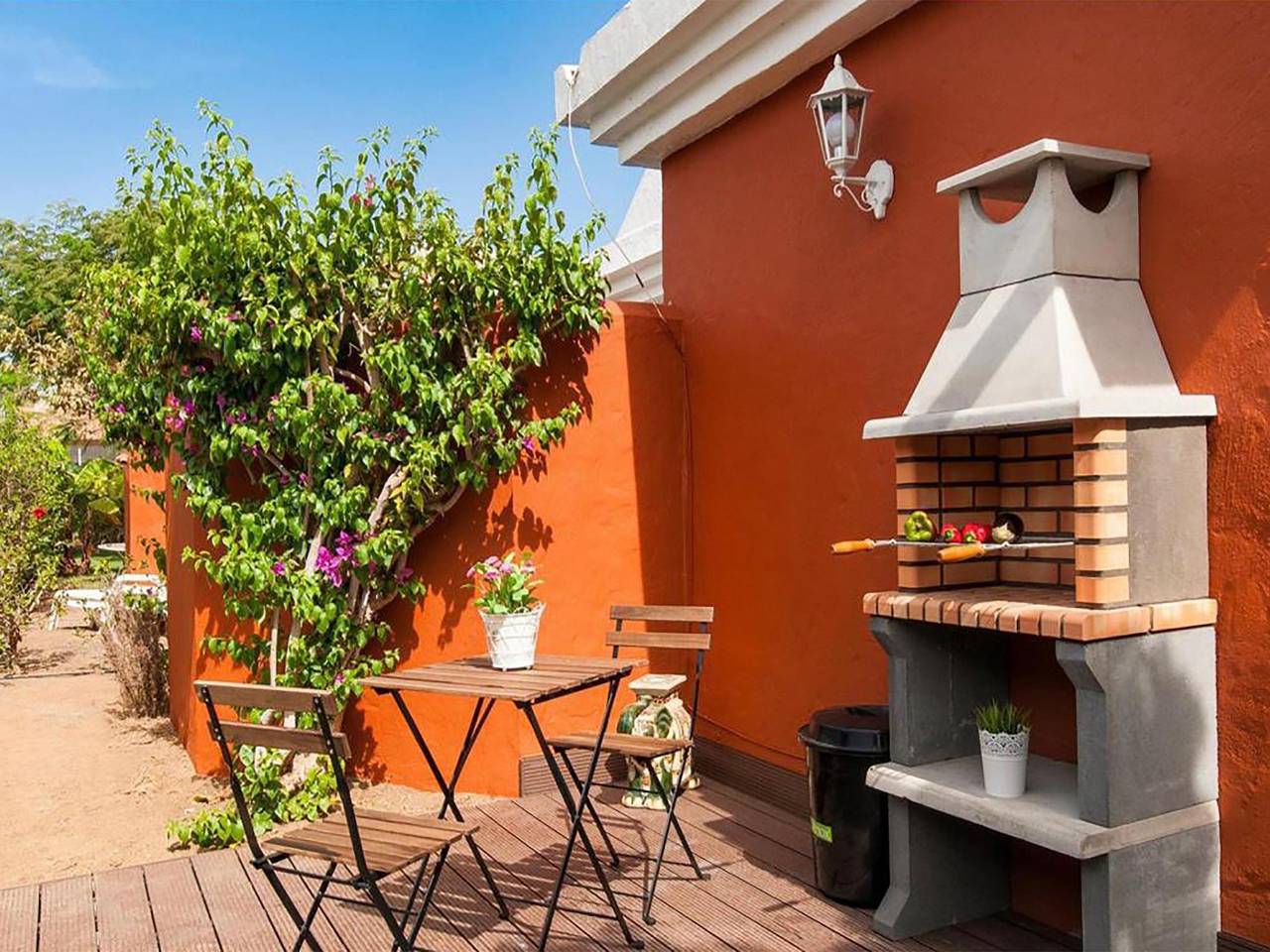 Flamboyant Tree Garden Holiday Home in Campo Internacional, San Bartolomé de Tirajana