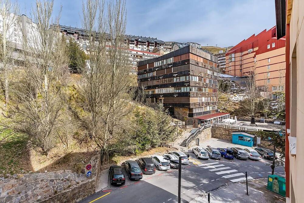 Apartamento entero, Apartamento estudio \"Monte Gorbea 7 J\" con vistas a la montaña, Wi-Fi (Gratis) plaza de aparcamiento in Sierra Nevada Ski Resort, Monachil