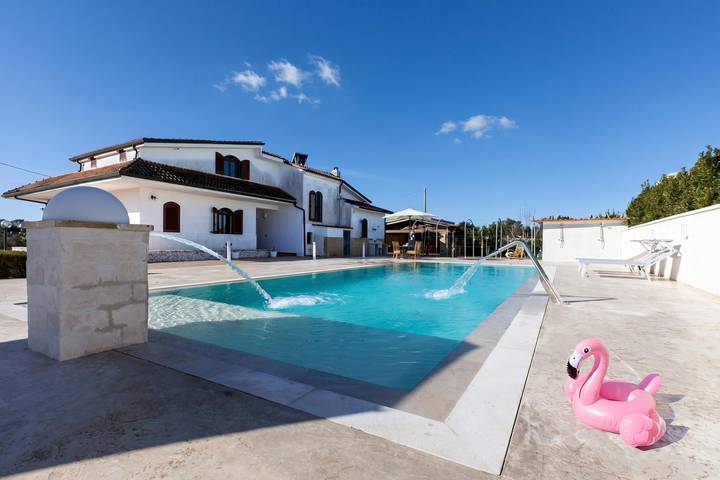 Agriturismo con piscina per 15 persone in Salento