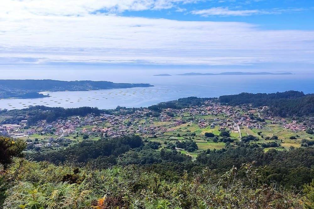 Ganze Wohnung, Two-bedroom apartment in Aldán, 10 minutes walk from the beach in Cangas, Rías Baixas