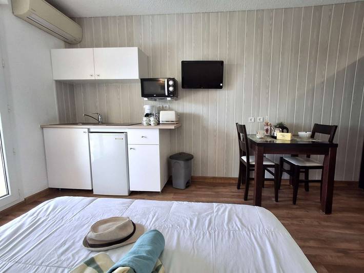 Appartement entier, Studio cosy à St-Florent avec terrasse privative in Saint-Florent, Région de Calvi