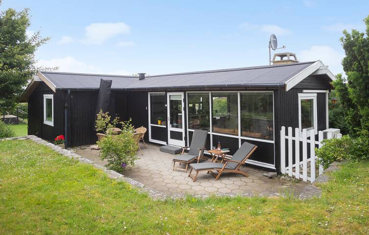 Ferieudlejning for 4 personer, med have og terrasse i Roskilde Fjord