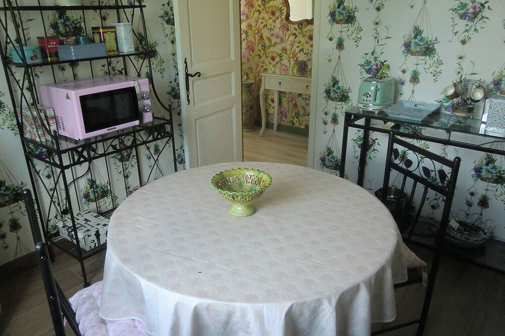 La Belle Saison maison d'hôtes romantique à proximité de la vallée des rois in Villedômer, Région de Tours