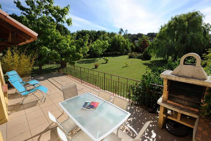 Gîte pour 4 personnes, avec Terrasse et Jardin