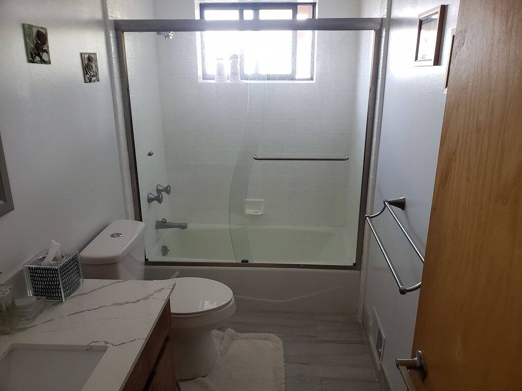 Scenic Hayward Hills Unit with Separate Entrance in Hayward (CA), Alameda County