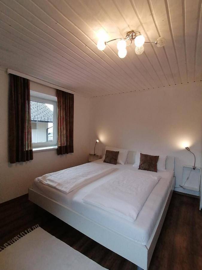 Small Double Room in Fuschl am See, Bezirk Salzburg-Umgebung
