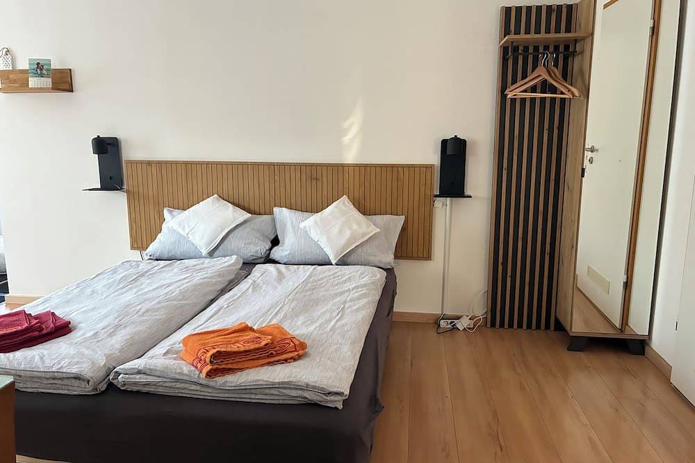 Ganze Wohnung, Ferienwohnung mit Terrasse, Grill und Garten in Neuhausen in Neuhausen, Nordschwarzwald