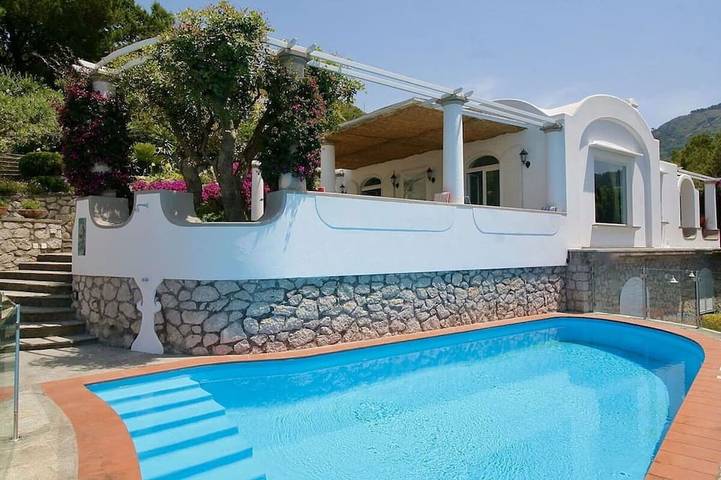 Villa für 12 Personen, mit Balkon und Garten - 1