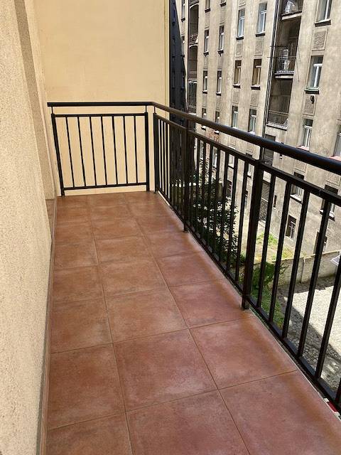 Entire holiday apartment, 3 Bed Flat - Sleeps 10 - Pets - Smoking on terrace in Smíchov, Prague