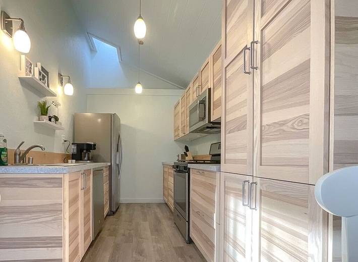 Cabin for 4 people, with balcony and yard in Oak Creek Canyon