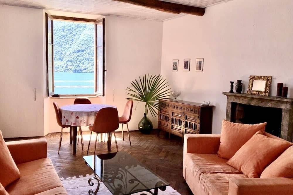 Ganze Wohnung, Traumhafte Lage mit direktem Zugang zum Luganersee, Privatstrand und Park in Cressogno, Valsolda