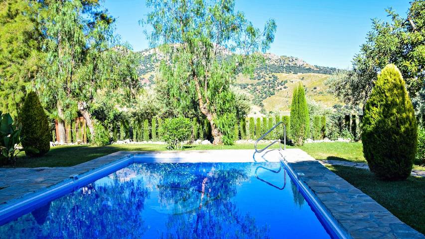 Casa de vacaciones 'El Rancho' con vistas a la montaña, piscina, Wi-Fi y jardín in Montecorto, Andalucía