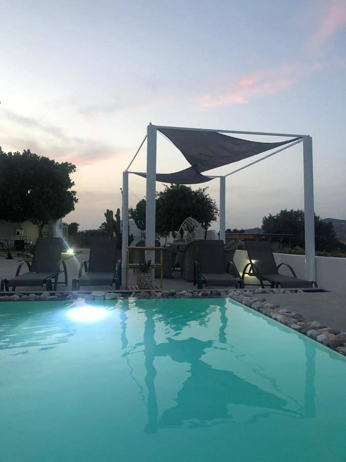 Gîte pour 2 personnes, avec vue ainsi que piscine et jardin, animaux acceptés dans Milos - 3