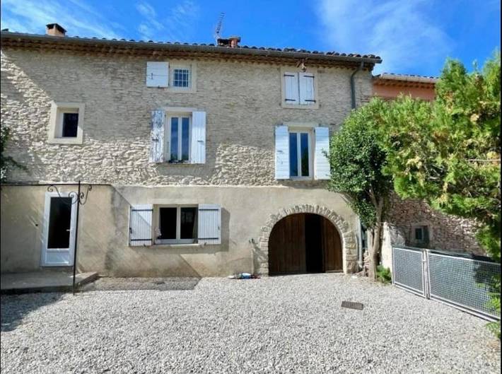 Chambre d’hôte pour 2 personnes, avec terrasse ainsi que jacuzzi et jardin à Villes-sur-Auzon