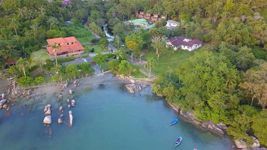 Pousadas para 2 pessoas, com jardim e piscina e ainda vista and vista para o lago, com animais de estimação em Porto Belo