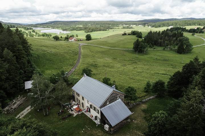 Gîte pour 6 personnes, avec vue sur le lac ainsi que jardin et terrasse, animaux acceptés à Chapelle-des-Bois - 2