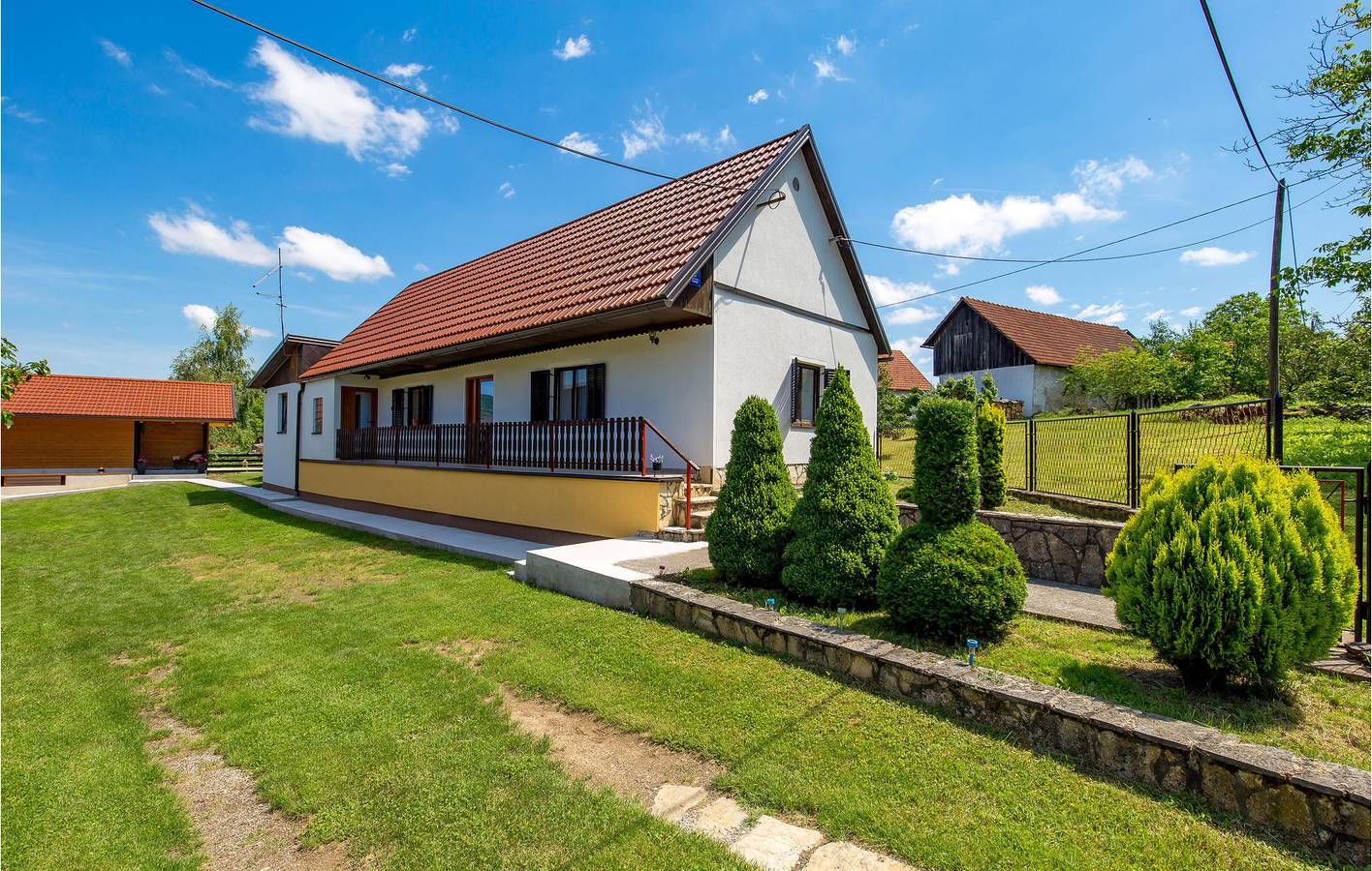 Gemütliche 75 m² große Wohnung mit WLAN, Waschmaschine, Klimaanlage, Parkplatz und Terrasse in Primorje-Gorski Kotar