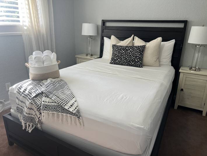 3 Bed - Sleeps 6 - Free Parking - 5 Mins to Beach in Hollywood (Florida), Broward County