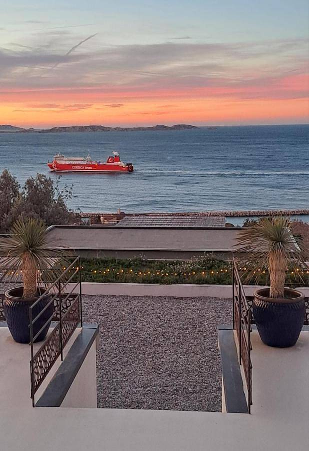 Les Suites Love 3 Spa Vue Mer Piscine in Marseille, Région de Marseille