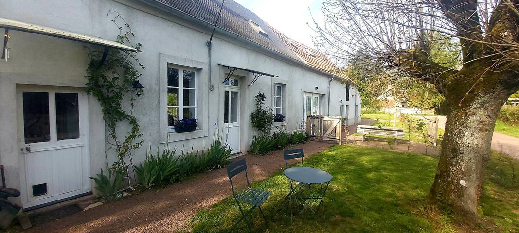 Gîte pour 2 personnes, avec jardin ainsi que piscine et terrasse