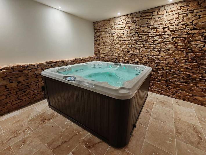 Location de vacances pour 6 personnes, avec Jacuzzi et Terrasse ainsi que Jardin et Vue dans Saint-Marcel-Bel-Accueil