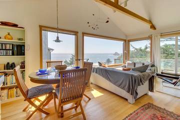 Vacation House for 4 Guests in Oceanside (Oregon), Oregon Coast, Picture 4