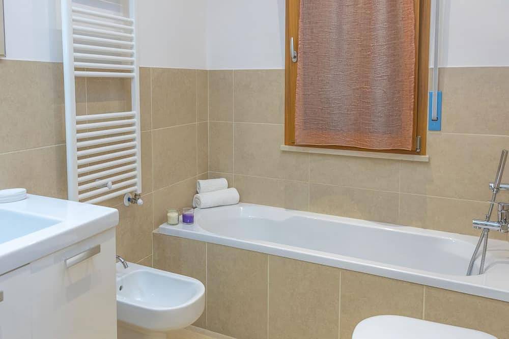 Ganze Wohnung, Sea view apartment in the hills in Senigallia with balcony in Senigallia (Gemeinde), Ancona Provinz