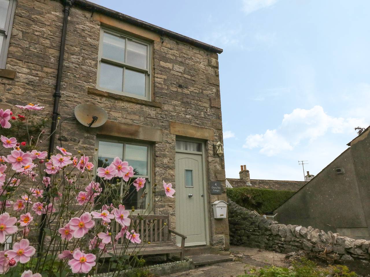 4 Cherry Tree Cottages in Bradwell (Derbyshire Dales), Derbyshire