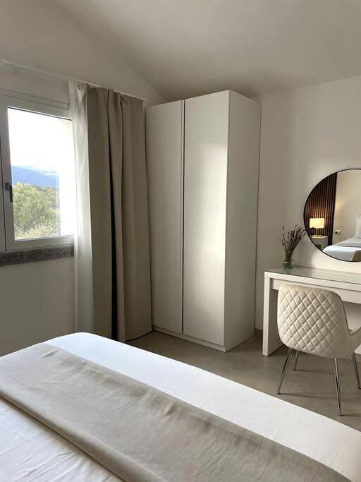 Location de vacances pour 4 personnes, avec vue ainsi que piscine et jardin à Castiadas - 2