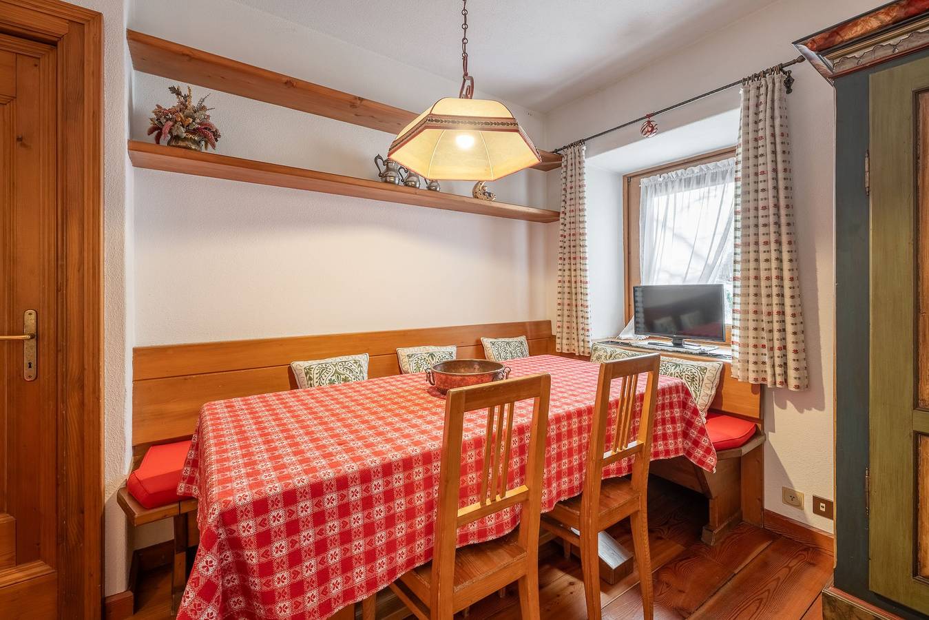 Apartamento entero, Cozy Ampezzo-Style Studio with Garden in Cortina d'Ampezzo y alrededores, Dolomiti Superski