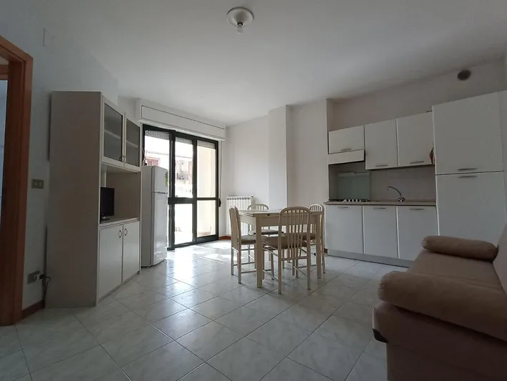 Appartamento vacanze per 6 persone, con piscina e giardino nonché balcone - 1