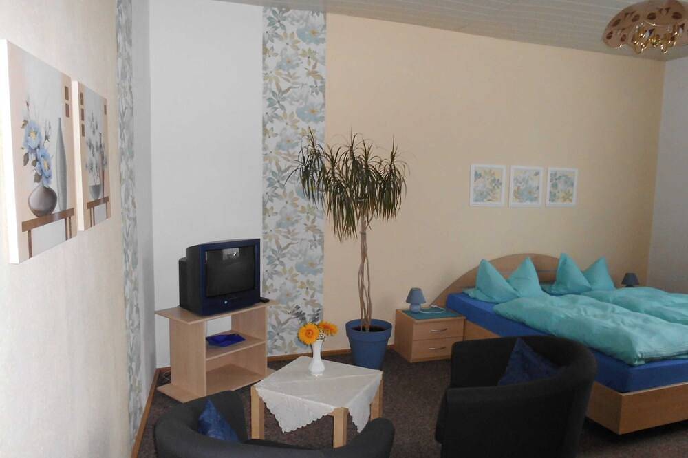 Doppelzimmer mit Gemeinschafts-Etagenbad - Privatzimmer - P. Krol in Erfurt, Thüringer Kernland