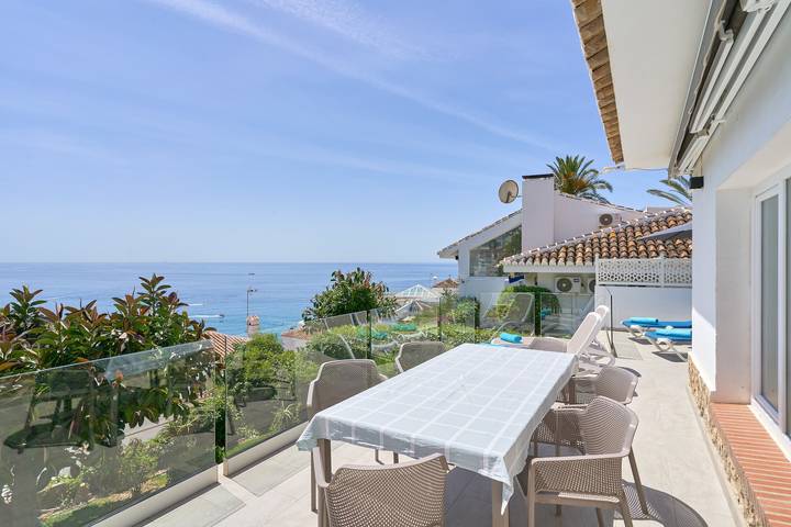 Villa 'La Chinita' mit Meer- und Bergblick, Pool und WLAN in Playa de Burriana, Nerja