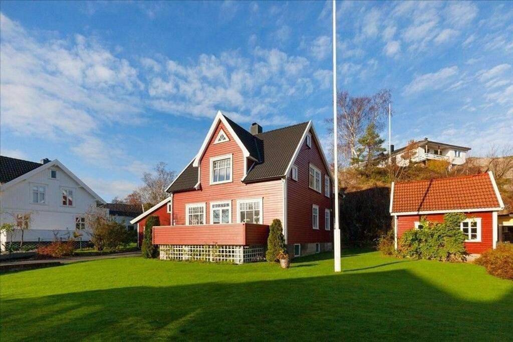 Flott Villa med sjøutsikt Badstue og badestamp in Kristiansand 