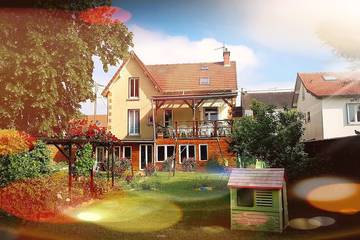 Gîte pour 14 personnes, avec terrasse et jardin à Mortcerf