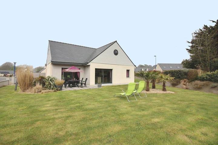 Gîte pour 4 personnes, avec terrasse et jardin à Louannec - 2