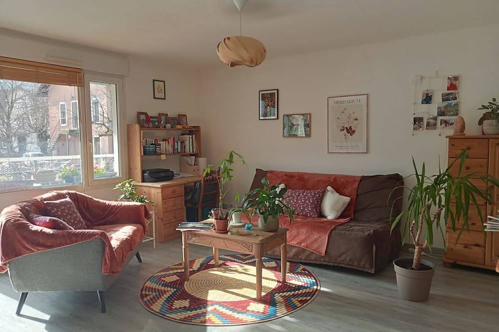 Lovely room 30 minutes from the Aravis ski resorts. 2-minute walk from the train station. in Saint-Pierre-en-Faucigny, Bonneville region