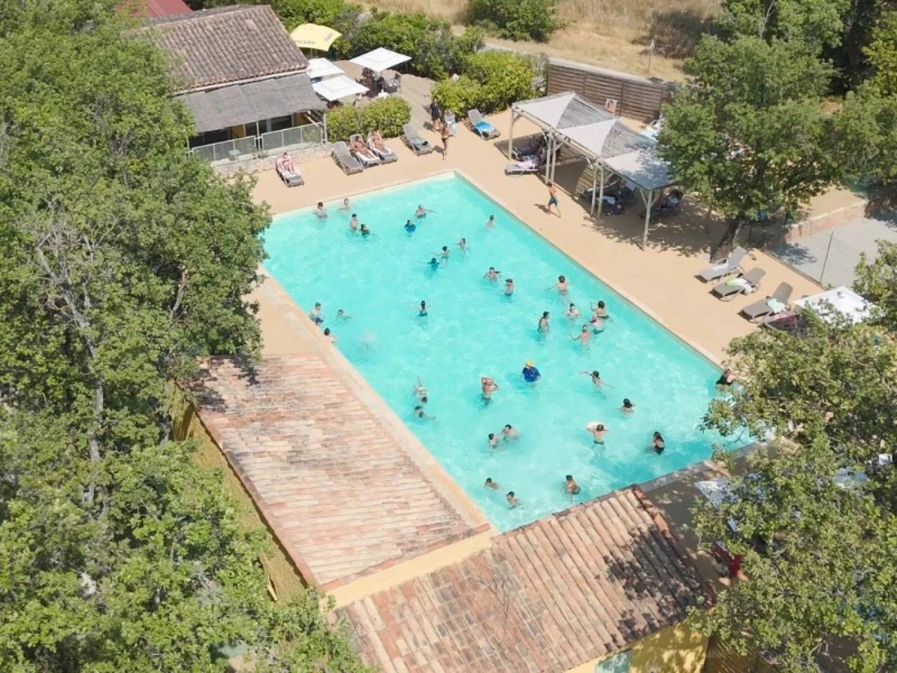 Zecamping 3 étoiles piscine chauffée mobil-home Tv Lv Bbq 29m2 in Saint-Saturnin-lès-Apt, Parc naturel régional du Luberon