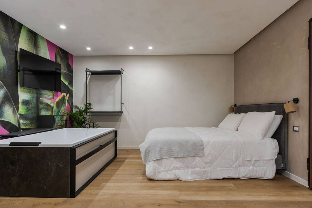 Maui with Jacuzzi - Tropicalia Suites by Wonderful Italy in Stanislao Cannizzaro, Aci Castello