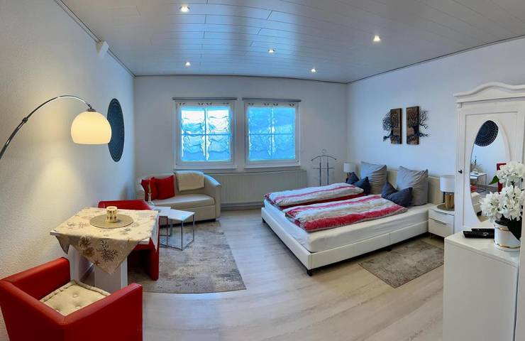 Ferienwohnung für 2 Personen, mit Terrasse und Garten sowie Ausblick in Altusried