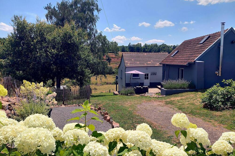 Maison au calme avec un sauna dans le jardin. Animaux domestiques autorisés in Saint-Aubin-en-Charollais, Région de Charolles