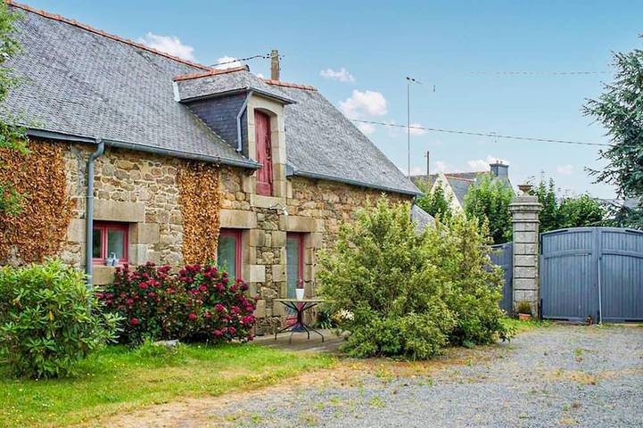 Location de vacances pour 5 personnes, avec jardin, animaux acceptés à Pommerit-le-Vicomte