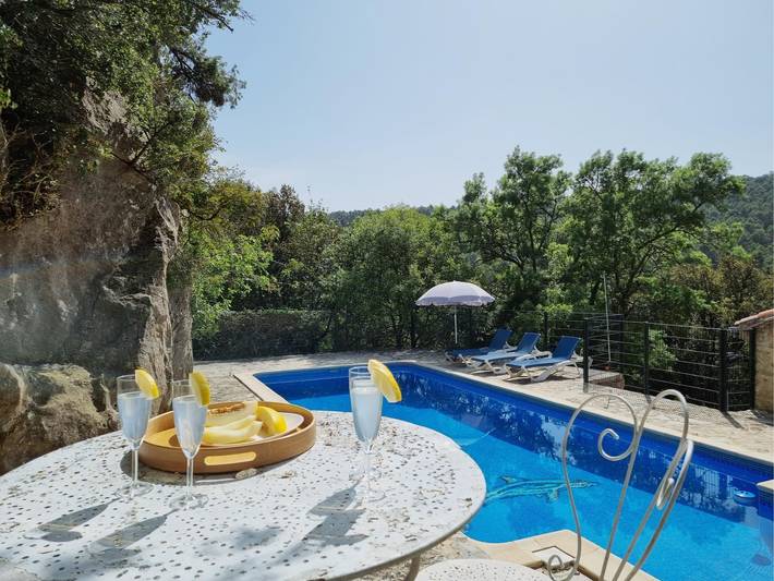 Location de vacances pour 6 personnes, avec Terrasse et Piscine à Aigues-Vives (Hérault)