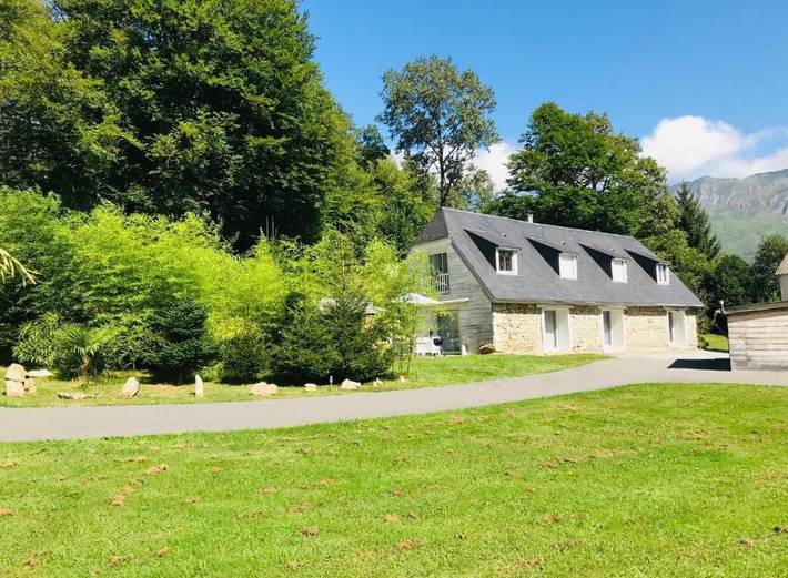 Gîte pour 9 personnes, avec jardin et terrasse, animaux acceptés