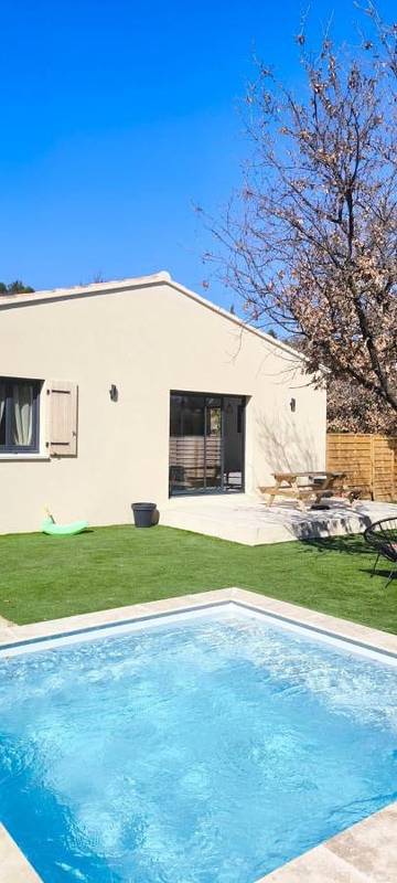 Gîte pour 6 personnes, avec vue et jardin à Saignon