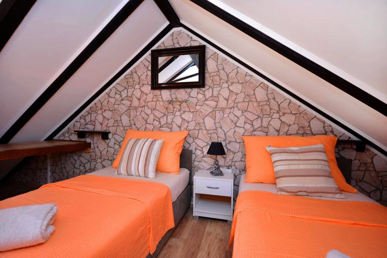 Apartments & Rooms As in Ville de Vis, Vis (Dalmatia)