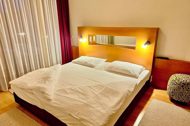 Ganze Wohnung, Whirlpool-Suite \"Amadeus\" - Ausblick - Weitblick - Golf & Wellness in Bad Waltersdorf, Steirerland